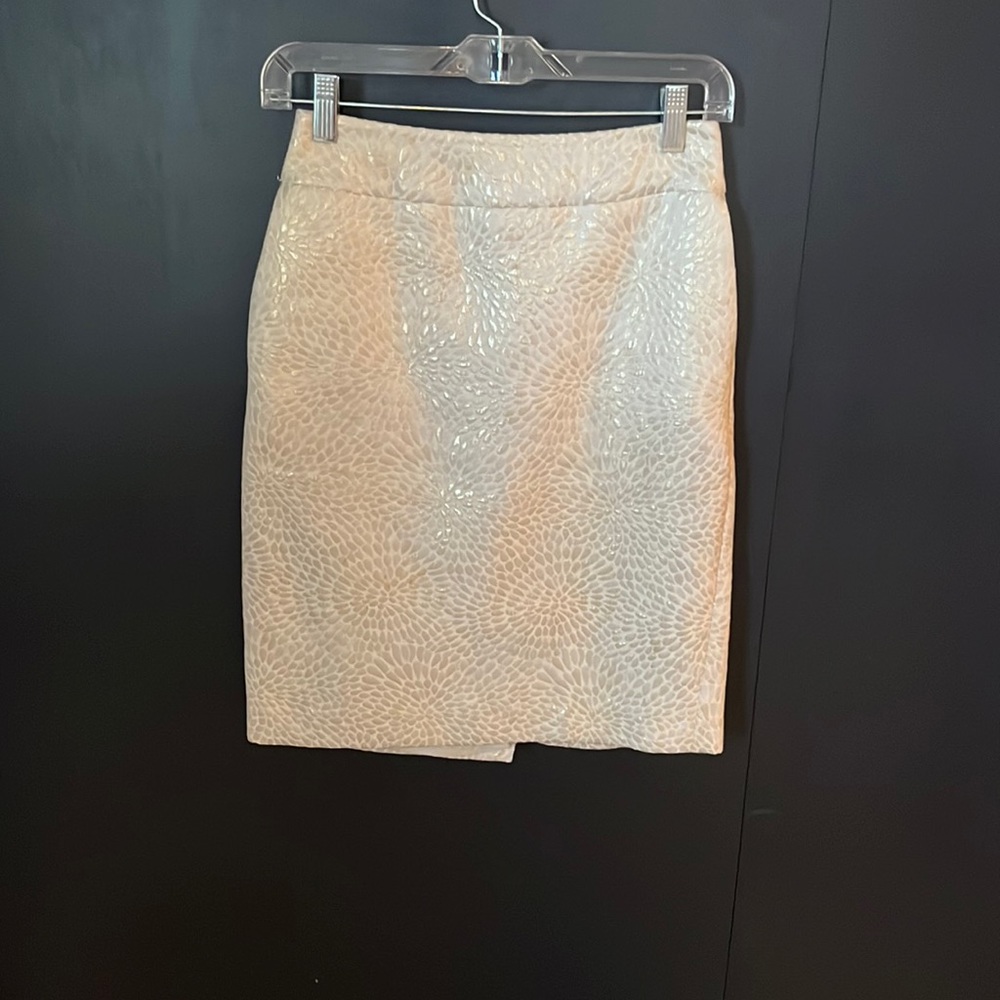 LOFT size 0, gold and champagne pencil skirt. With pockets!
